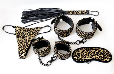Набор золотой леопард (плётка, наручники, оковы, маска, стринги), 